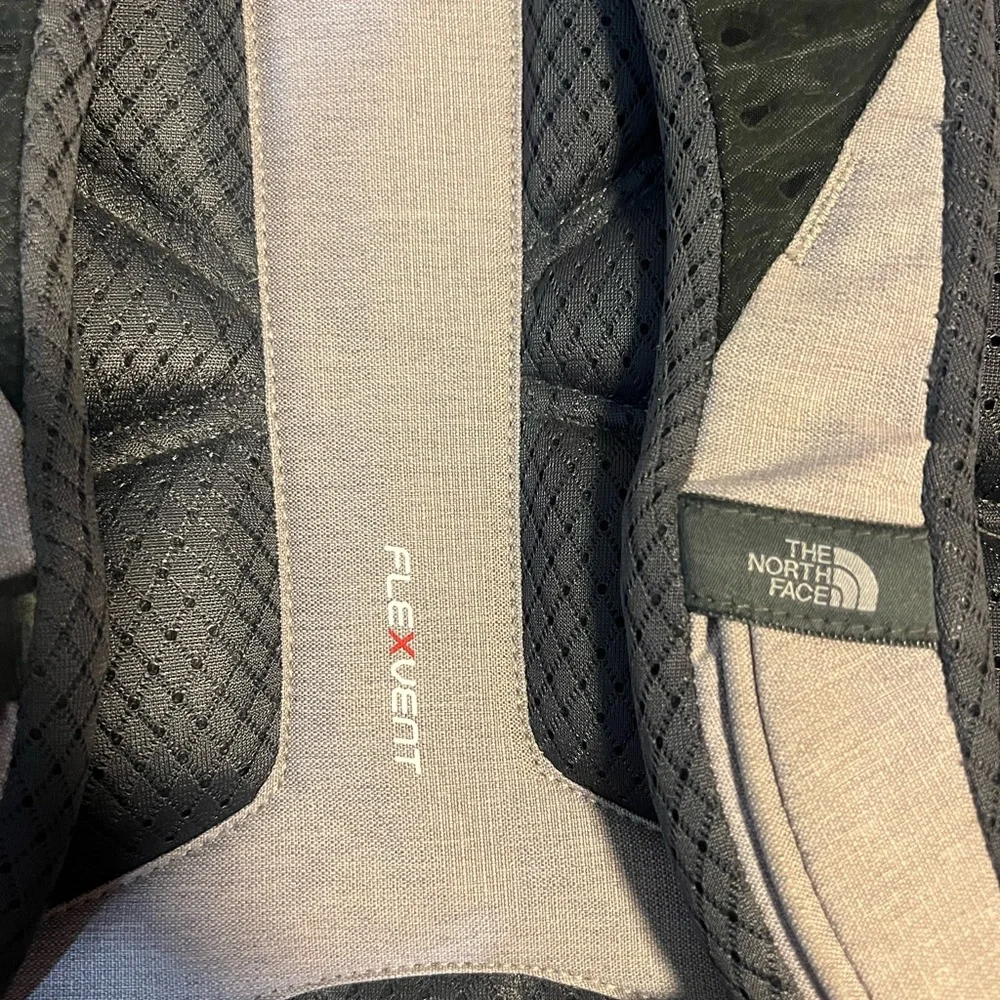 Northface Recon Backpack - Picture 2 of 9